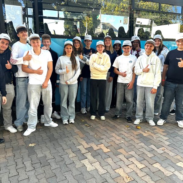 Buslotsen der Mittelschule Hemau neu ausgestattet
